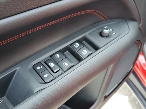 Certified 2025 Jeep Compass Trailhawk w/ Trailhawk Elite Group AWD/4WD image 9