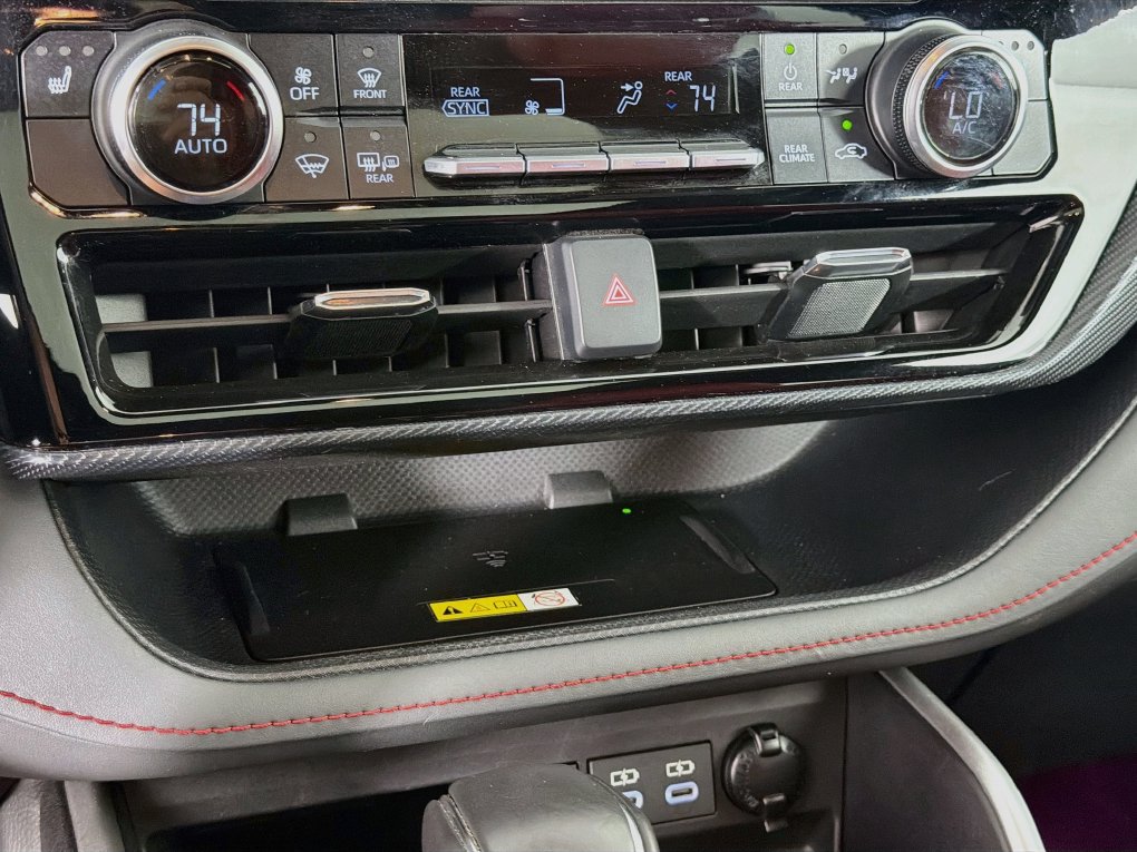 Used 2023 Toyota Highlander XSE FWD image 19