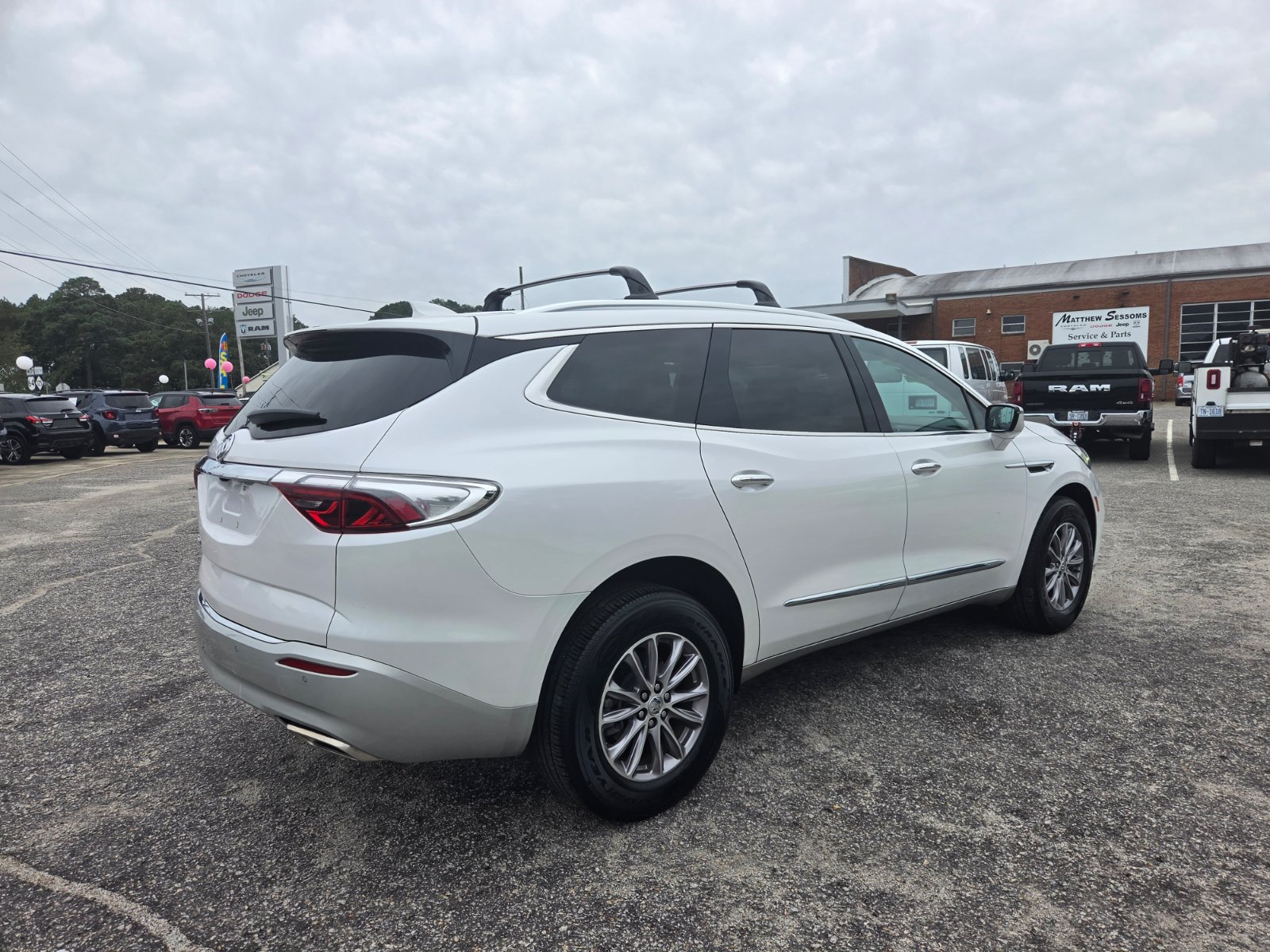 Used 2023 Buick Enclave Essence FWD image 5