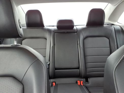 Used 2023 Volkswagen Jetta SE w/ Panoramic Sunroof Package image 15