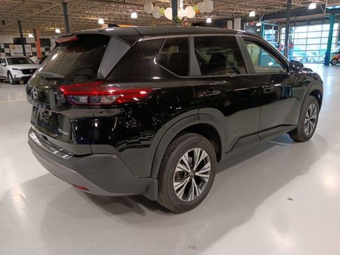 Used 2023 Nissan Rogue SV image 6