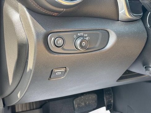 Used 2020 Chevrolet Blazer Premier w/ Driver Confidence II Package FWD image 27