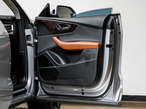 Used 2022 Audi Q8 Premium Plus w/ Premium Plus Package image 48