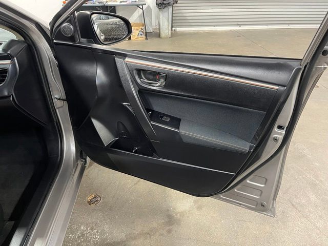 Used 2015 Toyota Corolla LE FWD image 13