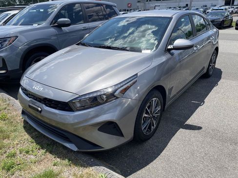 Used 2024 Kia Forte LXS FWD image 3