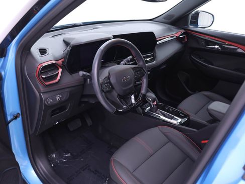 Used 2025 Chevrolet TrailBlazer RS w/ Driver Confidence Package FWD image 3
