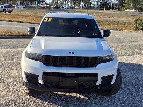 Used 2023 Jeep Grand Cherokee L Laredo image 2