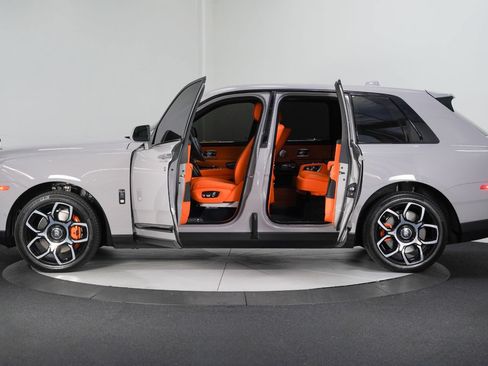 Used 2022 Rolls-Royce Cullinan Black Badge AWD/4WD image 7