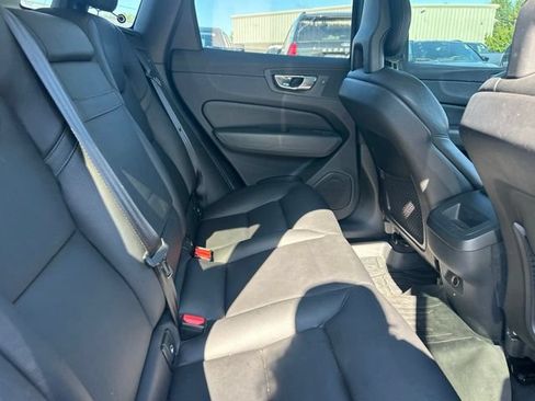 Used 2018 Volvo XC60 T6 Momentum w/ Convenience Package AWD/4WD image 8