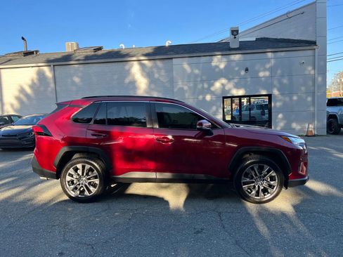Used 2022 Toyota RAV4 XLE Premium image 3