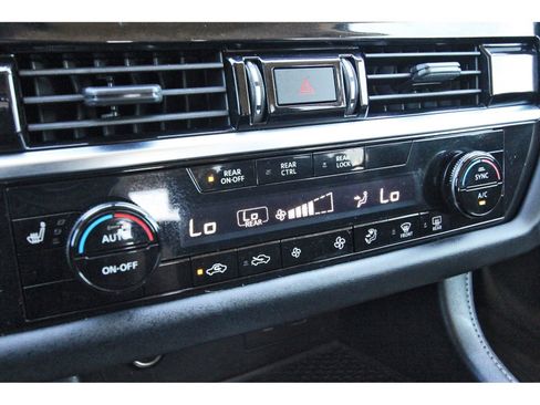 Used 2023 Nissan Pathfinder SV image 27