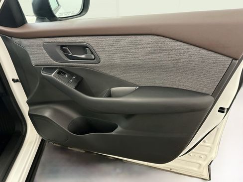 Used 2023 Nissan Rogue S AWD/4WD image 32