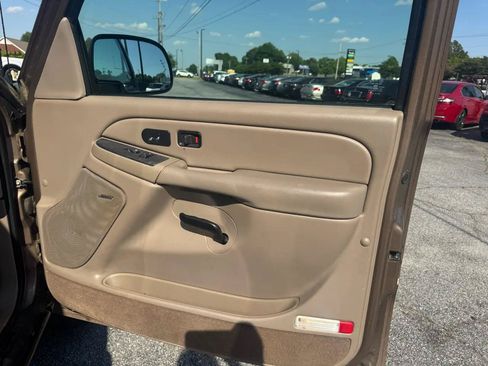 Used 2004 Chevrolet Tahoe LT w/ LT Preferred Equipment Group AWD/4WD image 12