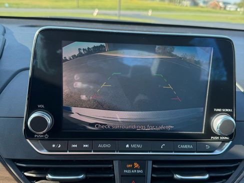 Used 2024 Nissan Altima 2.5 SV image 14