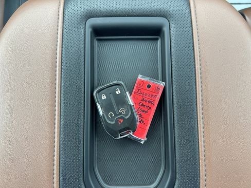 Used 2022 Chevrolet Silverado 1500 High Country w/ Technology Package image 25