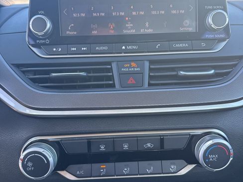 Used 2024 Nissan Altima 2.5 SR image 13