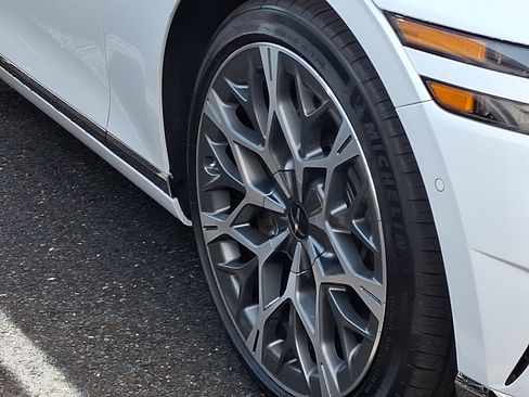 Certified 2025 Genesis G90 3.5T AWD/4WD image 10