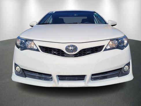 Used 2013 Toyota Camry SE image 2