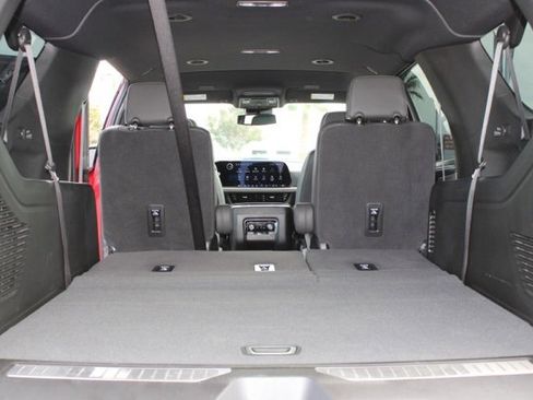 Used 2025 Chevrolet Suburban Premier image 15