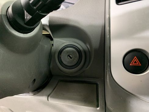 Used 2015 Nissan Frontier SV image 17