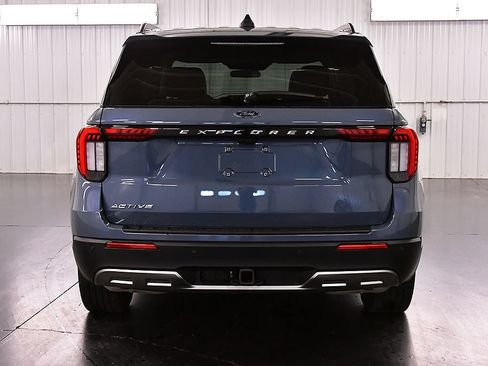 Used 2025 Ford Explorer Active w/ Active Comfort Package RWD image 6