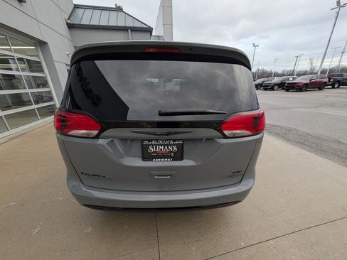 Used 2020 Chrysler Pacifica Touring-L w/ Advanced Safetytec Group image 10