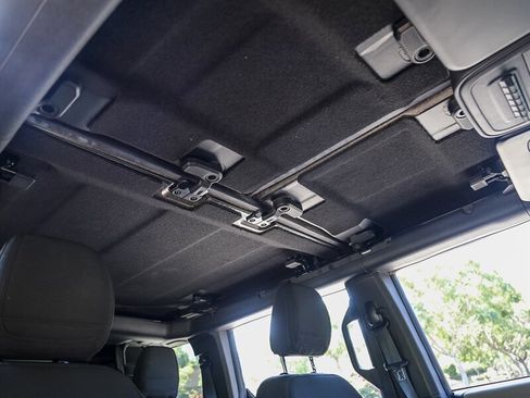 Used 2021 Ford Bronco Wildtrak image 29