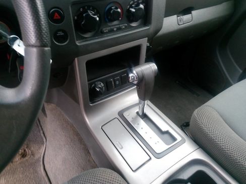 Used 2009 Nissan Pathfinder S image 38