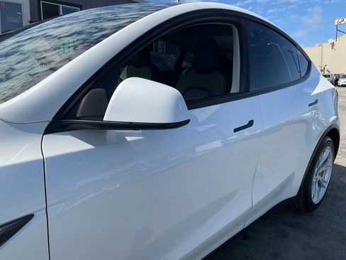 Used 2021 Tesla Model Y Long Range image 94