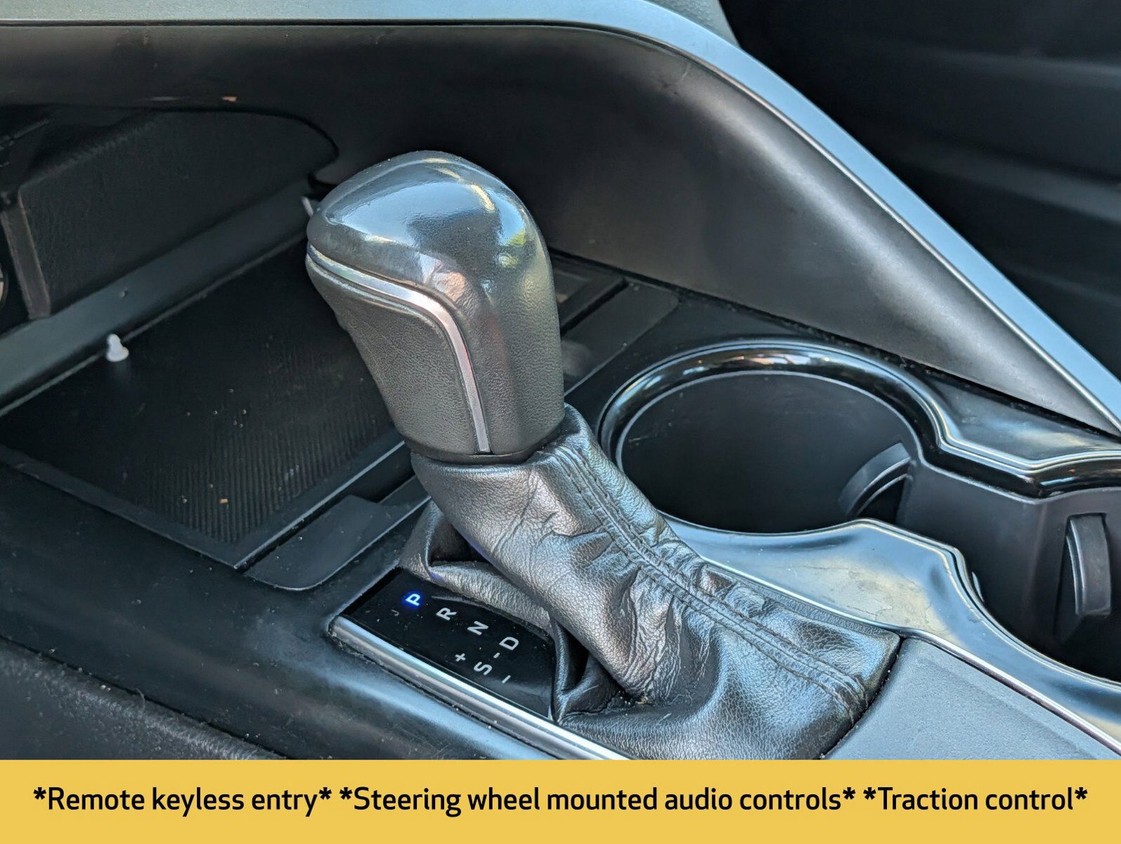 Used 2019 Toyota Camry SE FWD image 8