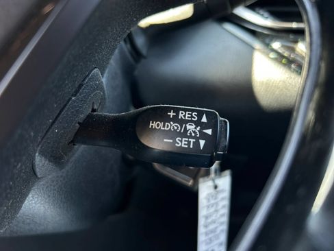 Used 2018 Toyota C-HR XLE FWD image 33