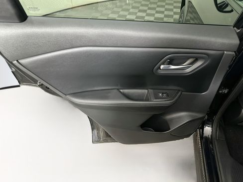 Used 2025 Nissan Rogue SV FWD image 25