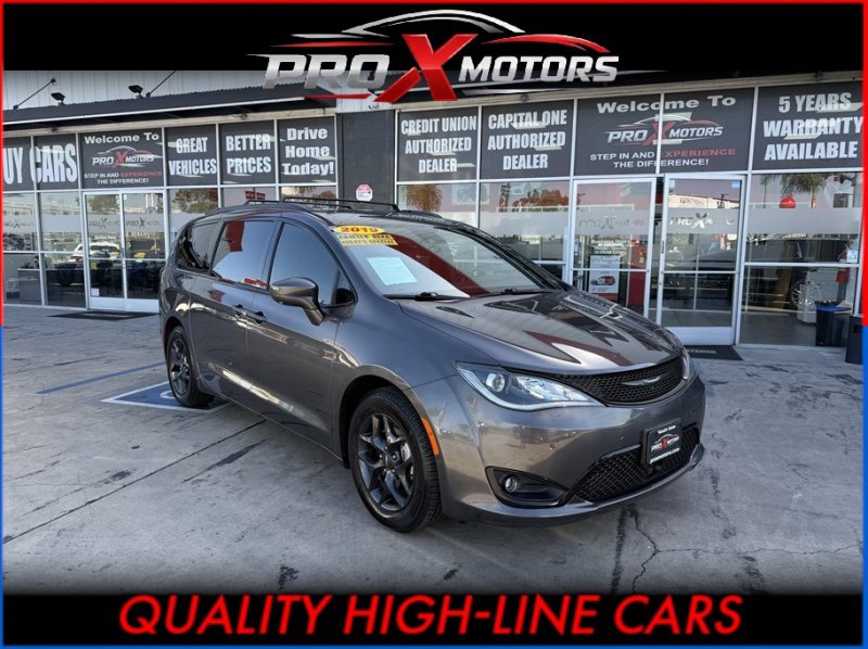 Used 2019 Chrysler Pacifica Touring-L Plus w/ Advanced Safetytec Group FWD image 1