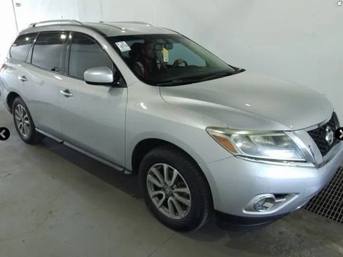 Used 2016 Nissan Pathfinder SV FWD image 3