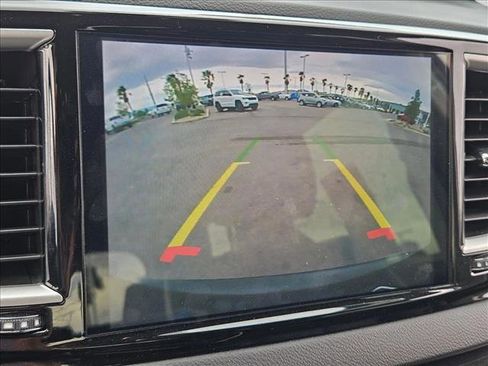 Used 2024 Chrysler Pacifica Touring-L FWD image 13