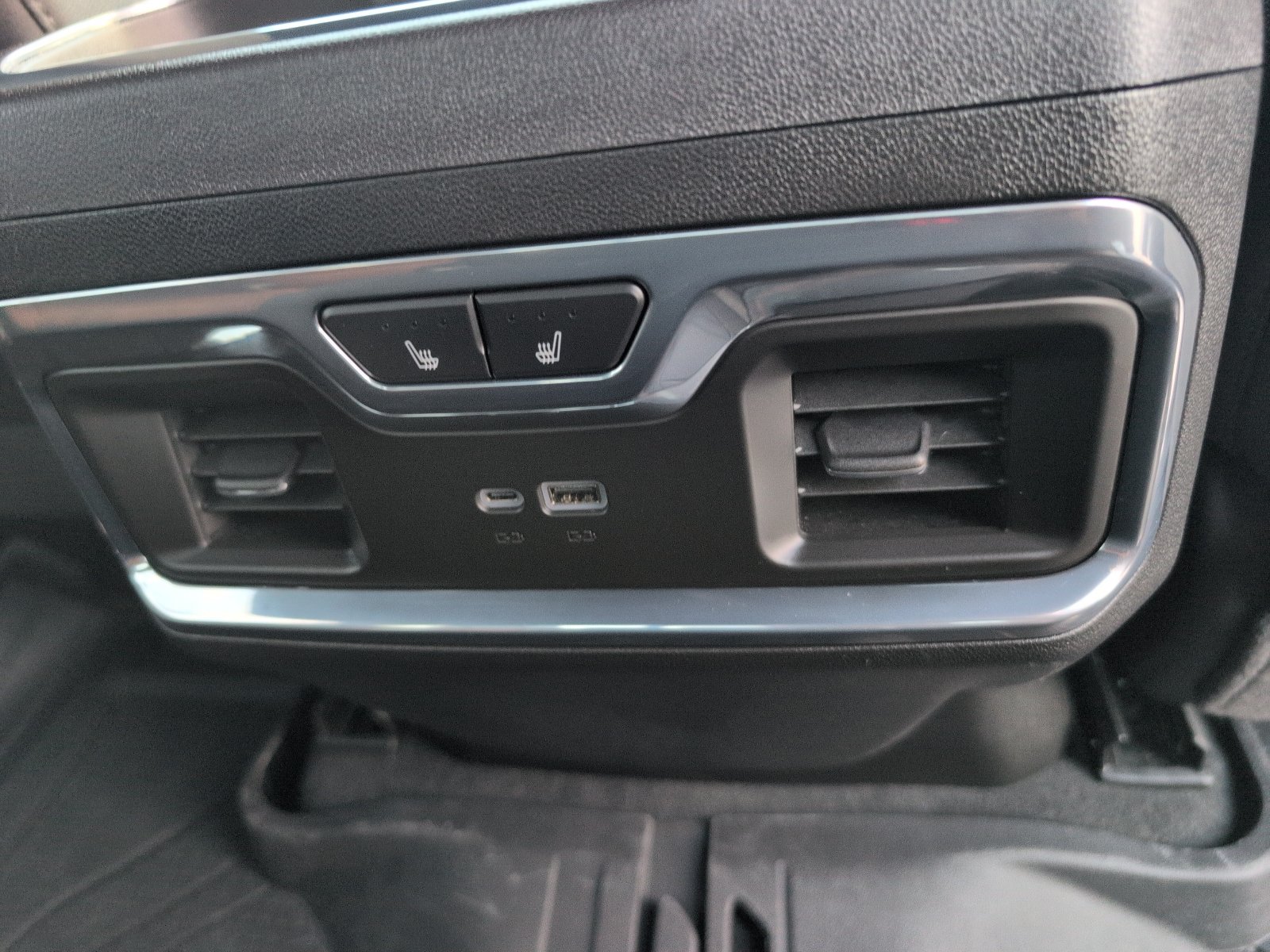 Used 2025 Chevrolet Silverado 1500 High Country AWD/4WD image 11