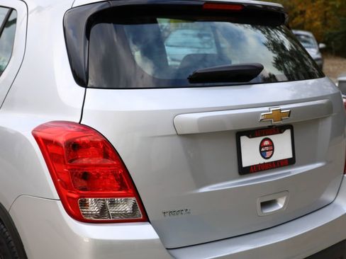 Used 2017 Chevrolet Trax LS image 27