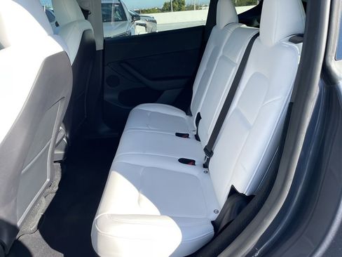 Used 2023 Tesla Model Y Performance image 9