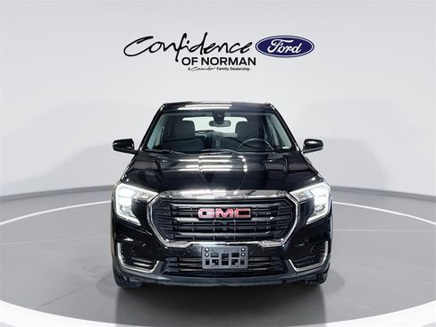Used 2024 GMC Terrain SLE image 2