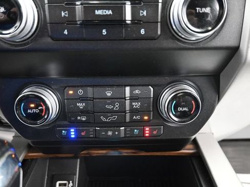 Used 2019 Ford F150 Lariat w/ Equipment Group 502A Luxury AWD/4WD image 17