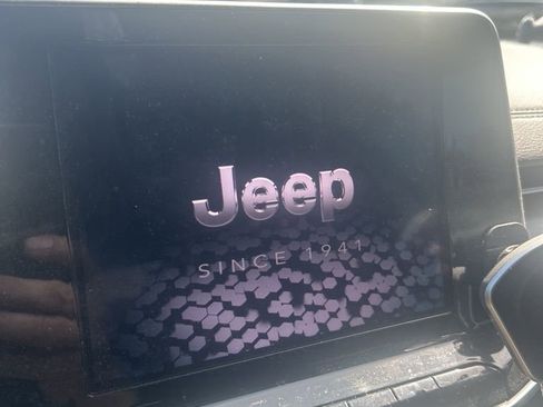 Used 2025 Jeep Compass Sport image 13