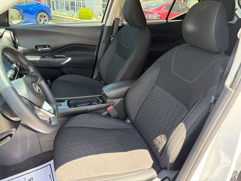 Used 2023 Nissan Kicks SV FWD image 9