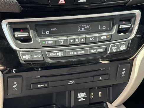 Used 2016 Honda Pilot Touring image 22