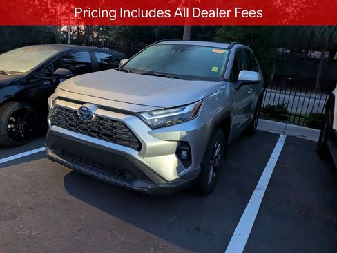 Used 2022 Toyota RAV4 XLE Premium AWD/4WD image 4