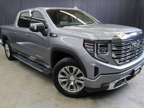 Used 2024 GMC Sierra 1500 Denali w/ Technology Package AWD/4WD image 1