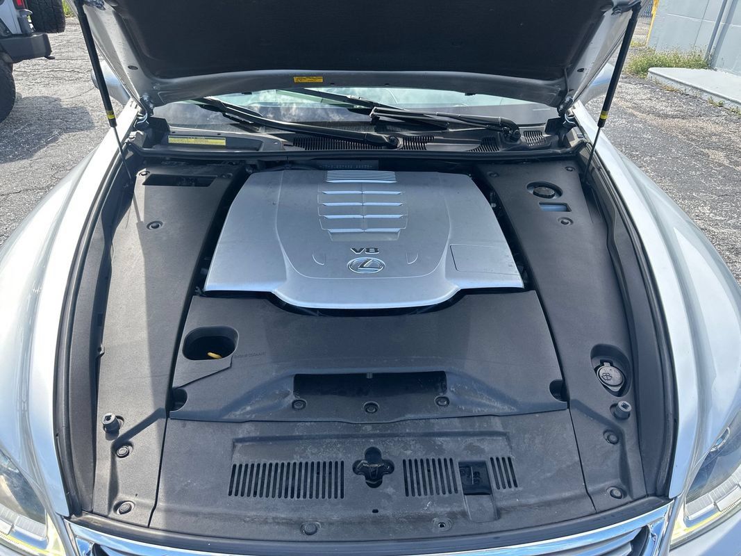 Used 2014 Lexus LS 460 w/ Comfort Package RWD image 9