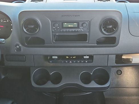 Used 2021 Mercedes-Benz Sprinter 2500 image 22