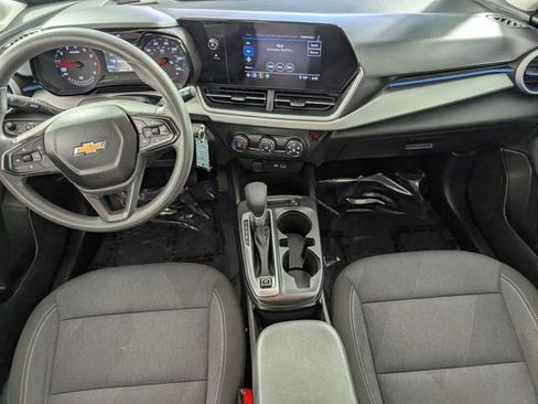 Certified 2025 Chevrolet Trax LS FWD image 20