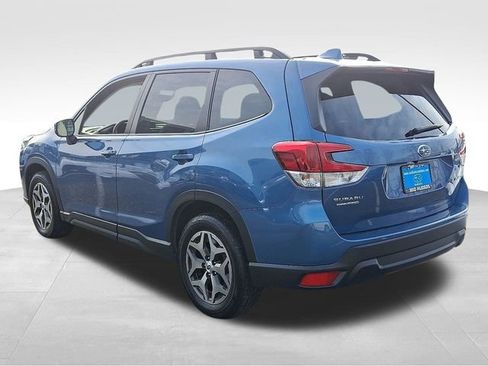 Used 2023 Subaru Forester Premium image 4