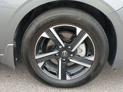 Used 2025 Nissan Sentra SV FWD image 33